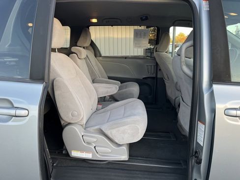 Used 2020 Toyota Sienna LE image 34