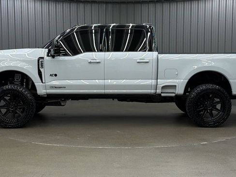 Used 2026 Ford F250 Platinum w/ FX4 Off-Road Package AWD/4WD image 2