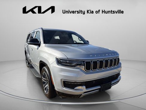 Used 2024 Jeep Wagoneer L Series II w/ Flexible Seating Group image 1