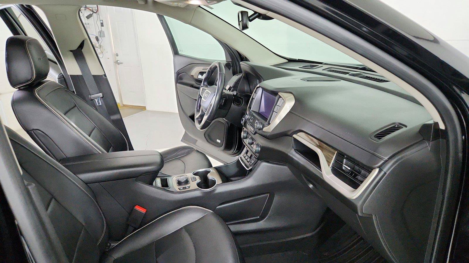 Used 2020 GMC Terrain Denali w/ Denali Premium Package AWD/4WD image 28