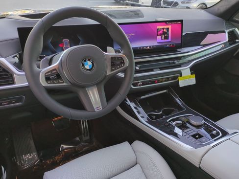 Used 2026 BMW X7 xDrive40i w/ M Sport Package AWD/4WD image 26