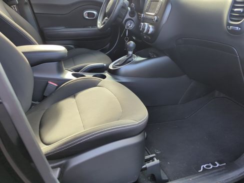 Used 2018 Kia Soul FWD image 30