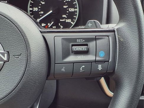 Used 2023 Nissan Rogue SV FWD image 17