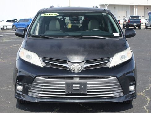 Used 2019 Toyota Sienna XLE FWD image 24
