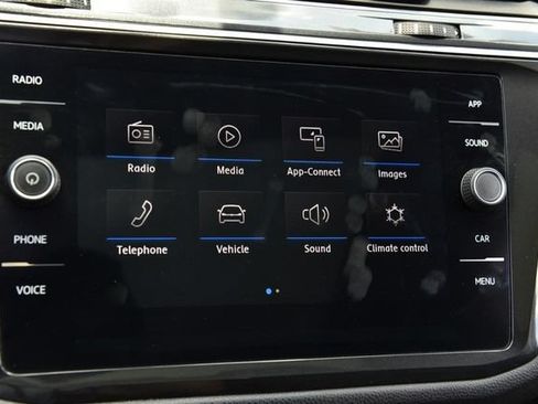 Used 2018 Volkswagen Tiguan SE w/ Panoramic Sunroof Package AWD/4WD image 13