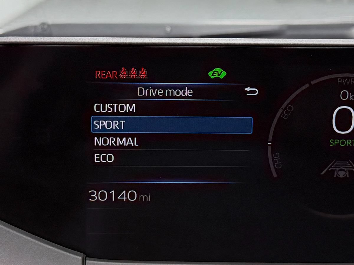 Used 2025 Toyota Prius LE FWD image 18