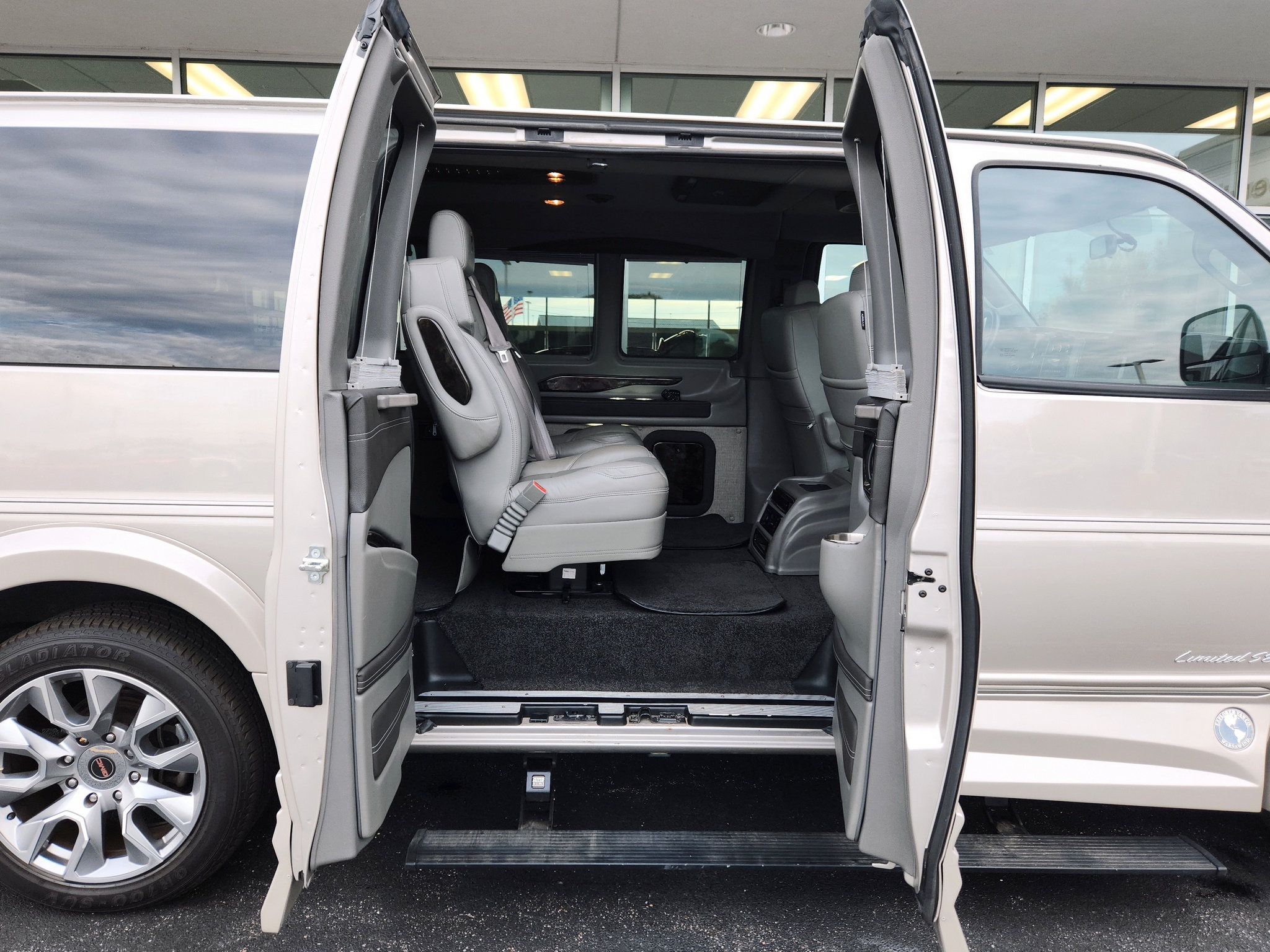 Used 2022 GMC Savana 2500 w/ Enhanced Convenience Package RWD image 38