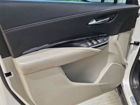 Used 2023 Cadillac XT4 Luxury w/ Cold Weather Package FWD image 23