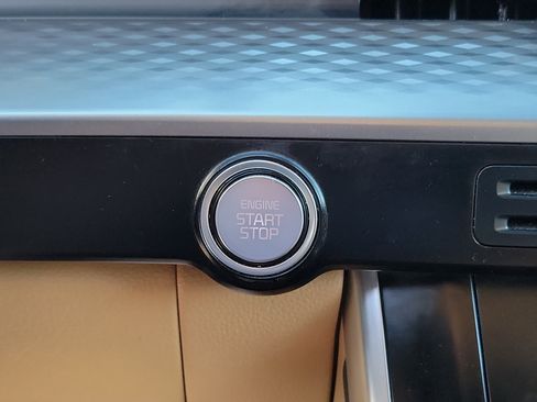 Used 2024 Kia Carnival LX FWD image 12