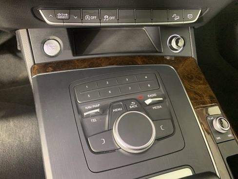 Used 2018 Audi Q5 Premium w/ Convenience Package image 24