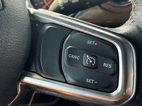Used 2019 Jeep Wrangler Unlimited Sahara w/ Cold Weather Group AWD/4WD image 16