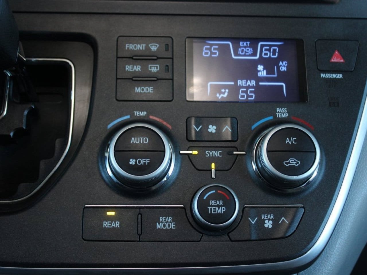 Used 2017 Toyota Sienna LE AWD/4WD image 21