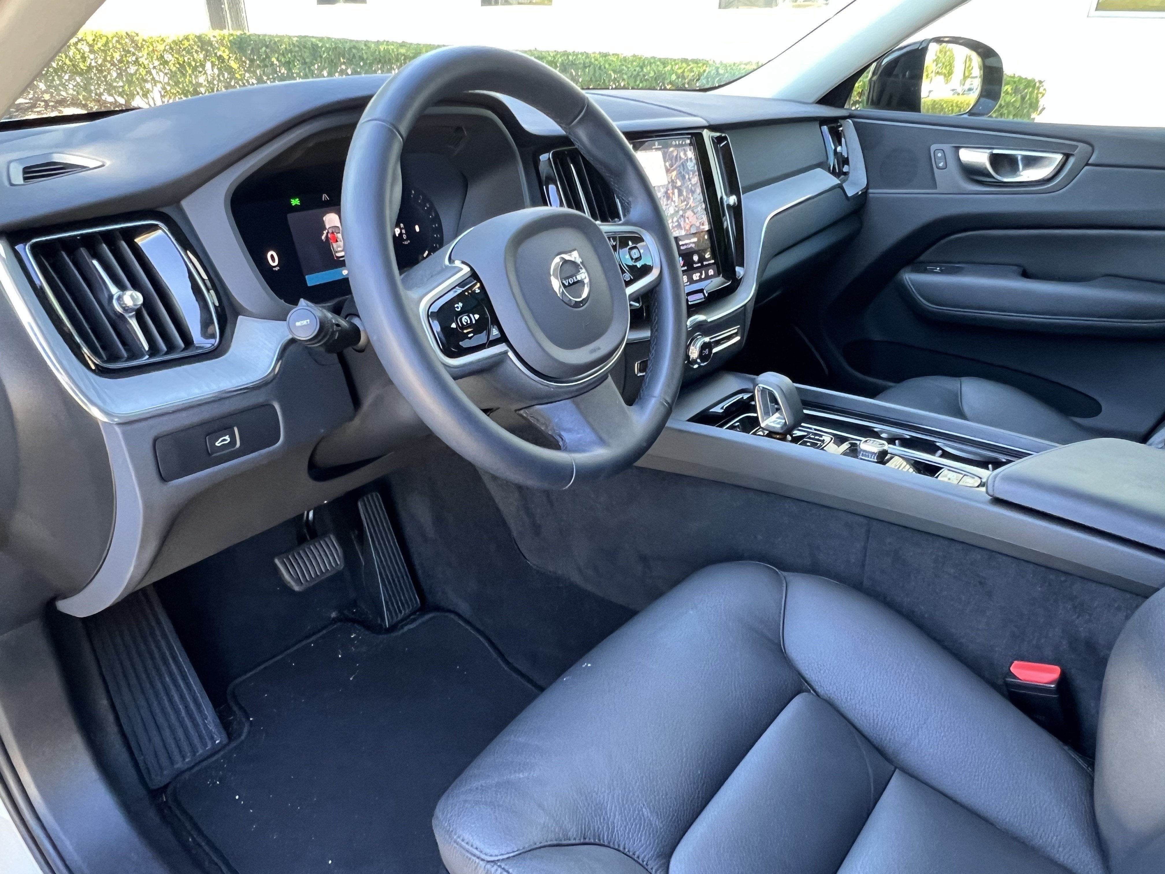 Used 2025 Volvo XC60 B5 Plus AWD/4WD image 17