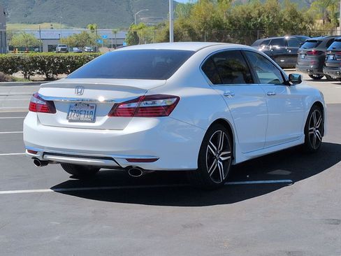 Used 2017 Honda Accord Sport image 10