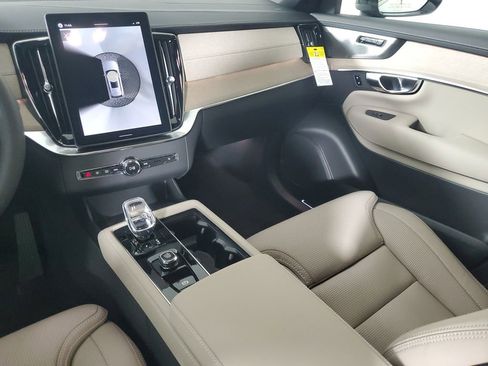 New 2026 Volvo XC90 T8 Ultra w/ Protection Package Premier AWD/4WD image 17