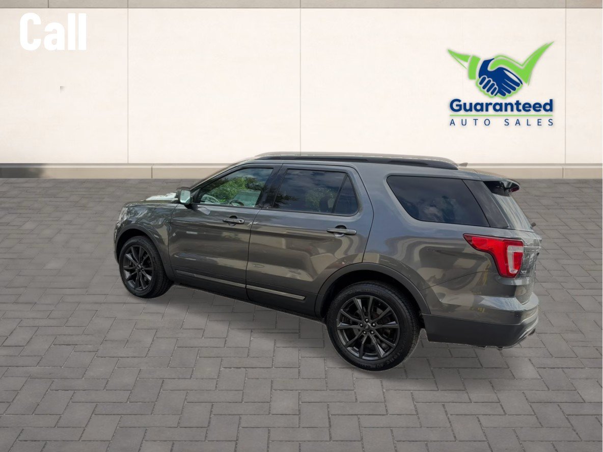 Used 2017 Ford Explorer XLT w/ Equipment Group 202A AWD/4WD image 10