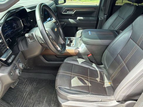 Used 2024 Chevrolet Silverado 2500 High Country w/ Technology Package AWD/4WD image 5