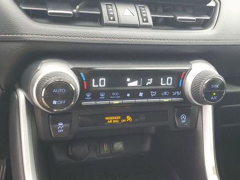 Used 2022 Toyota RAV4 XLE Premium image 31