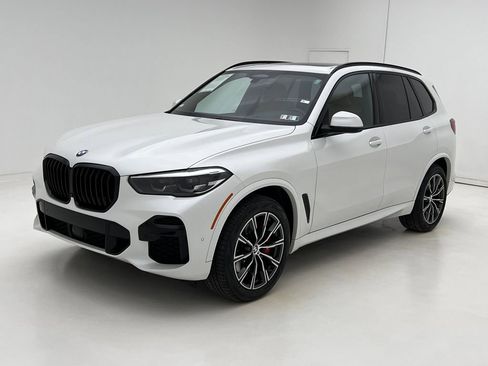 Used 2022 BMW X5 xDrive40i w/ M Sport Package image 4