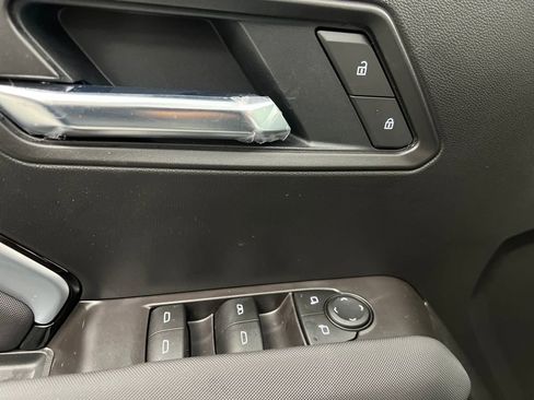 Used 2026 Chevrolet Colorado Z71 AWD/4WD image 12