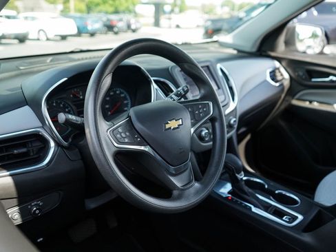 Used 2022 Chevrolet Equinox LS FWD image 5