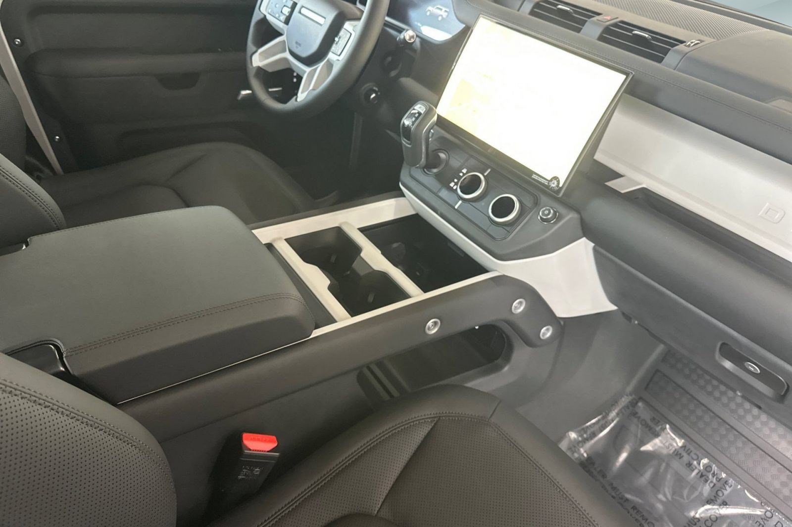 New 2026 Land Rover Defender 130 X-Dynamic SE AWD/4WD image 28