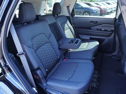 New 2025 Nissan Pathfinder SV image 9