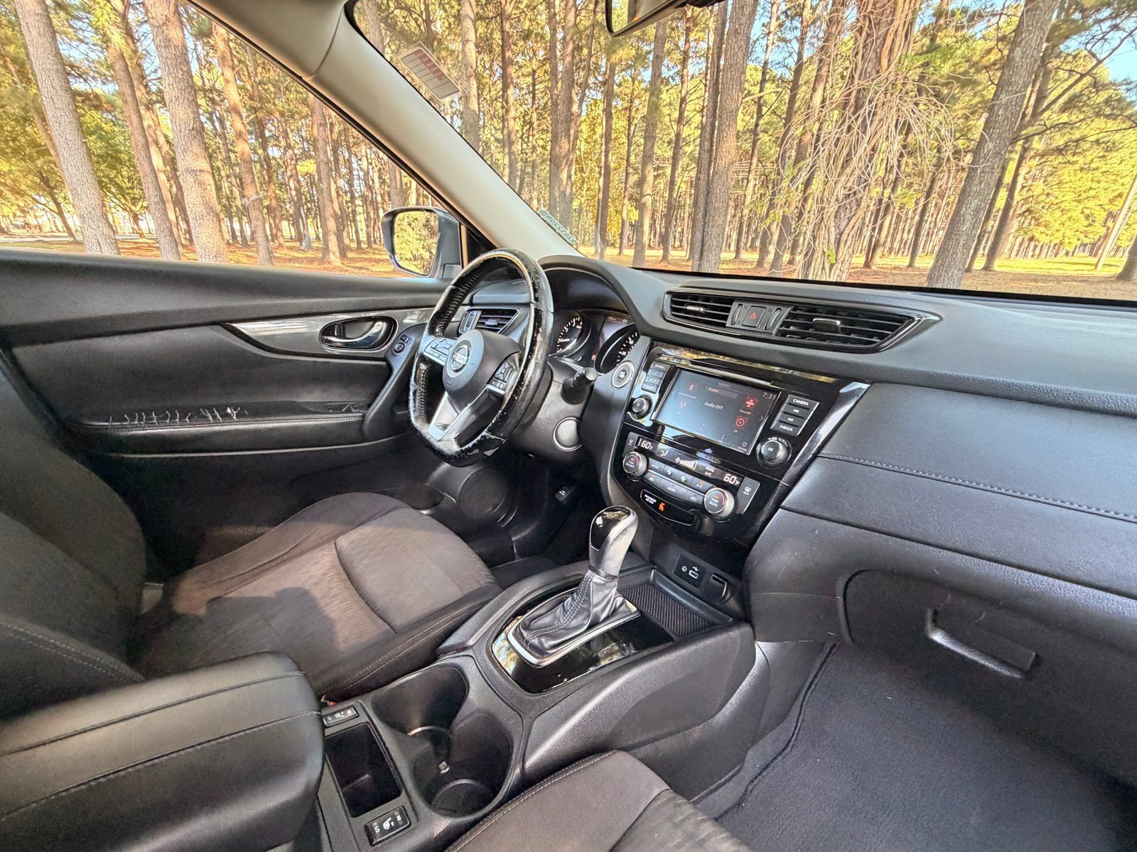 Used 2020 Nissan Rogue SV FWD image 17