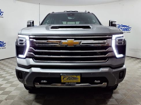 Used 2024 Chevrolet Silverado 2500 High Country w/ High Country Premium Package image 3