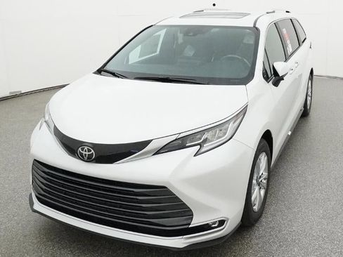 New 2026 Toyota Sienna Limited FWD image 16