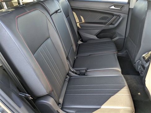 Used 2024 Volkswagen Tiguan SE image 36