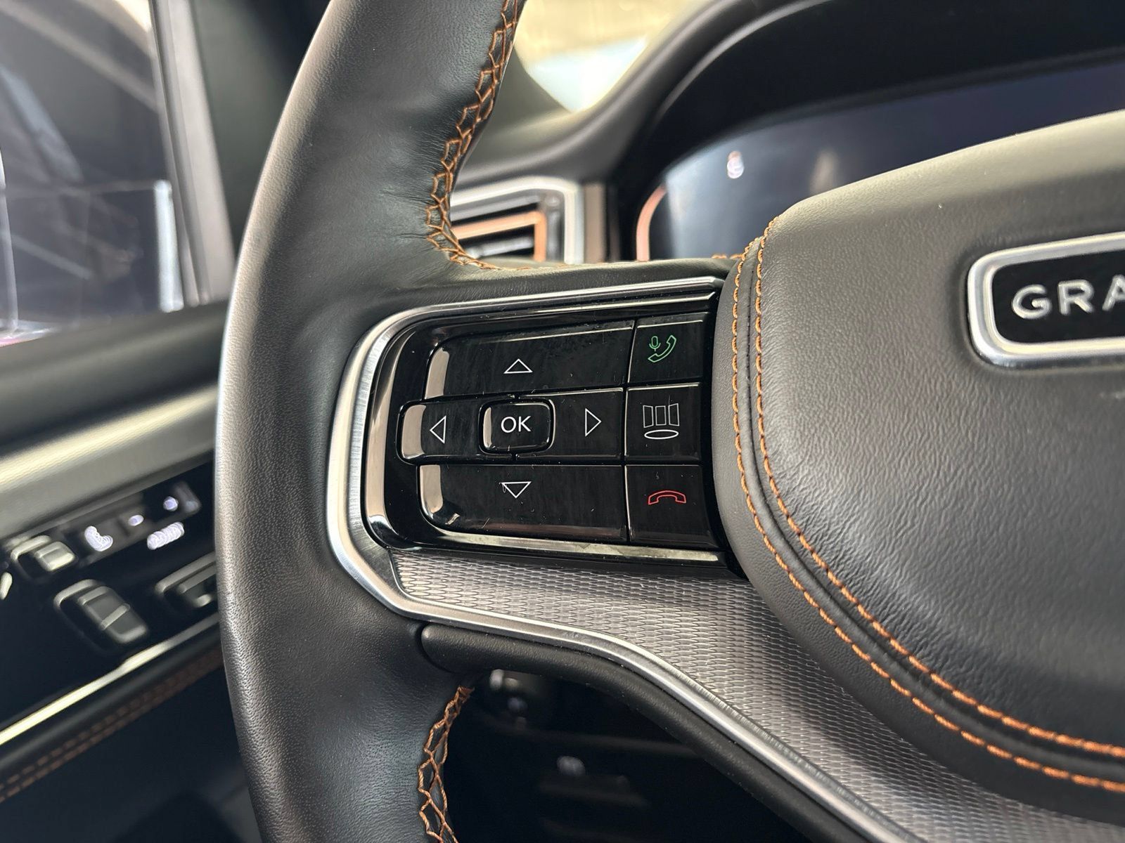 Used 2023 Jeep Grand Wagoneer L Series III AWD/4WD image 35
