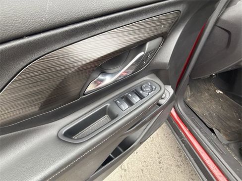 Used 2024 GMC Terrain SLE w/ Driver Convenience Package image 13