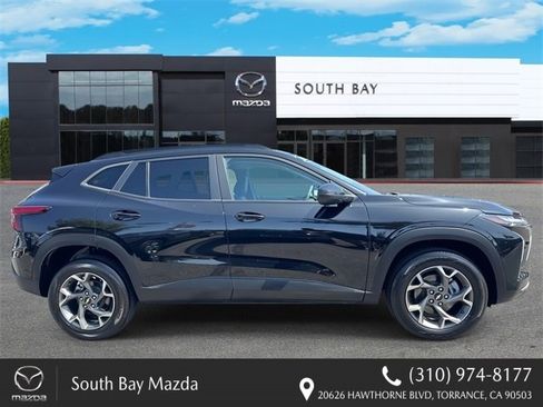 Used 2024 Chevrolet Trax LT image 2