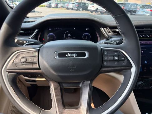 Used 2023 Jeep Grand Cherokee Limited w/ Luxury Tech Group II image 20