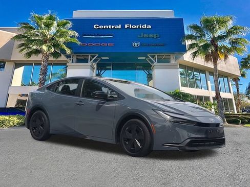 Used 2025 Toyota Prius LE FWD image 2