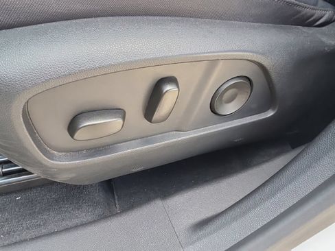 Certified 2025 Chevrolet Equinox LT w/ Convenience Package II FWD image 11