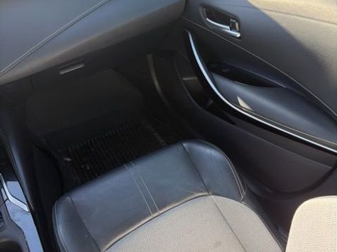 Used 2019 Toyota Corolla XSE image 12