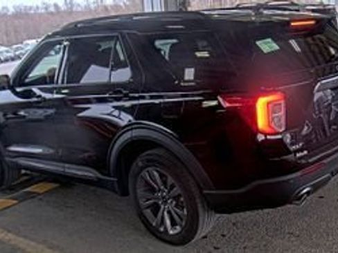 Used 2022 Ford Explorer XLT w/ Equipment Group 202A image 6