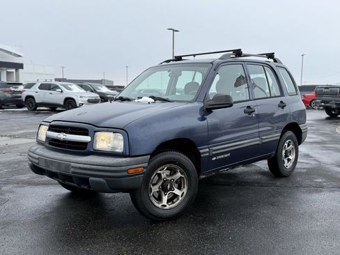 Used 2000 Chevrolet Tracker Base w/ Preferred Equipment Group 2 image 4