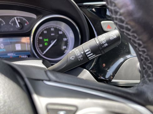 Used 2020 Buick Envision Essence FWD image 20