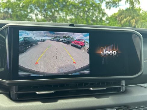 Used 2025 Jeep Wrangler Unlimited Sahara AWD/4WD image 14