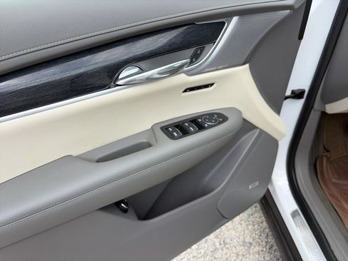 Used 2023 Cadillac XT6 Premium Luxury FWD image 13