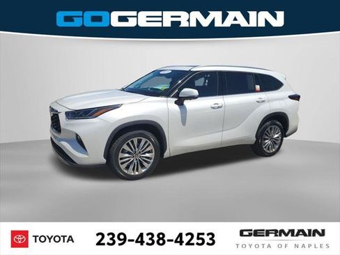 Certified 2024 Toyota Highlander Platinum FWD image 12