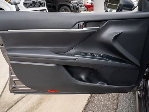 Used 2020 Toyota Camry SE image 13