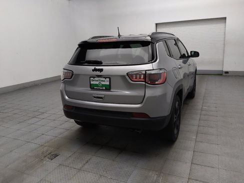 Used 2018 Jeep Compass Latitude FWD image 9