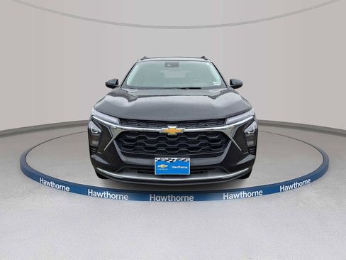 Used 2025 Chevrolet Trax LT w/ Driver Confidence Package image 2