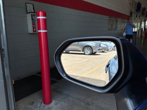 Used 2025 Toyota Camry SE FWD image 19