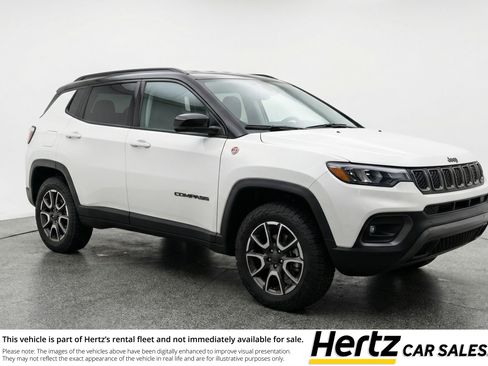 Used 2025 Jeep Compass Trailhawk image 1