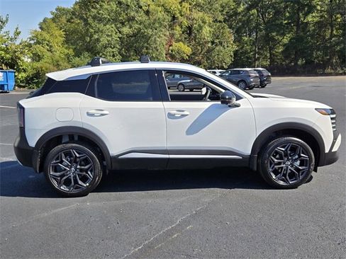 New 2026 Nissan Kicks SR image 2